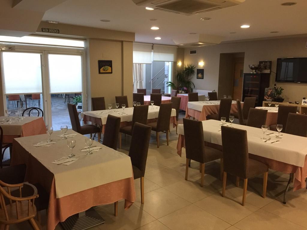 Hostal - Restaurante Asador Esperanza Huesca Esterno foto